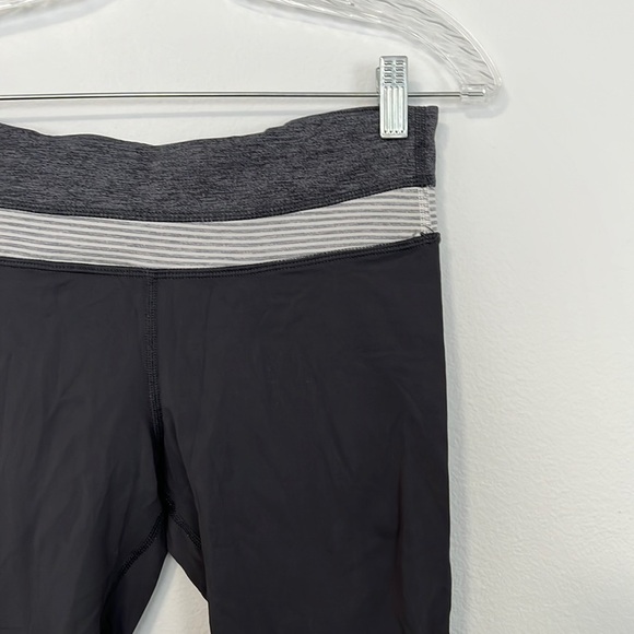 Lululemon vintage run inspire crop leggings with gray and white stripe details - Picture 4 of 8